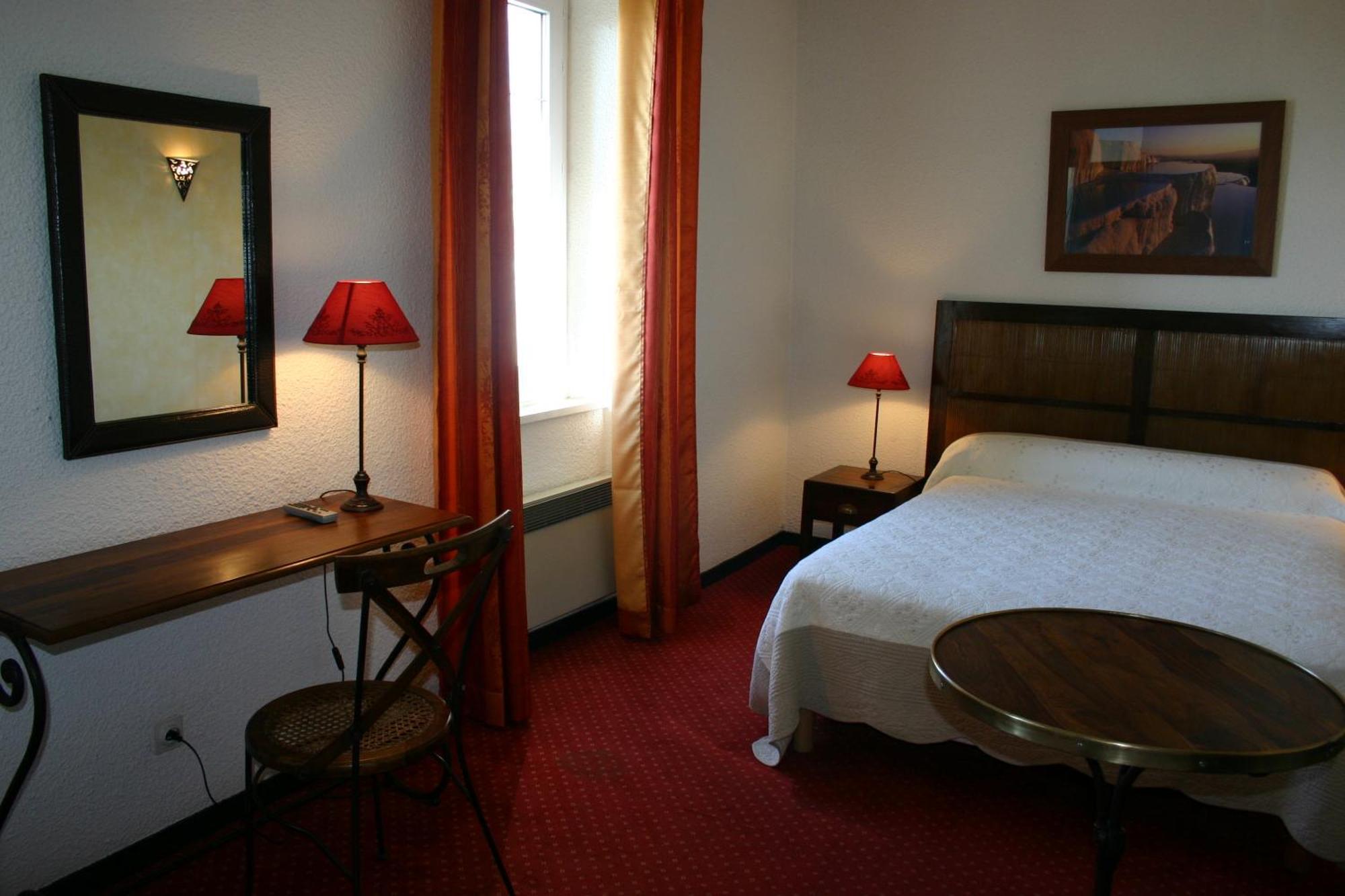 Le Ponant Hotell Pradelles Exteriör bild