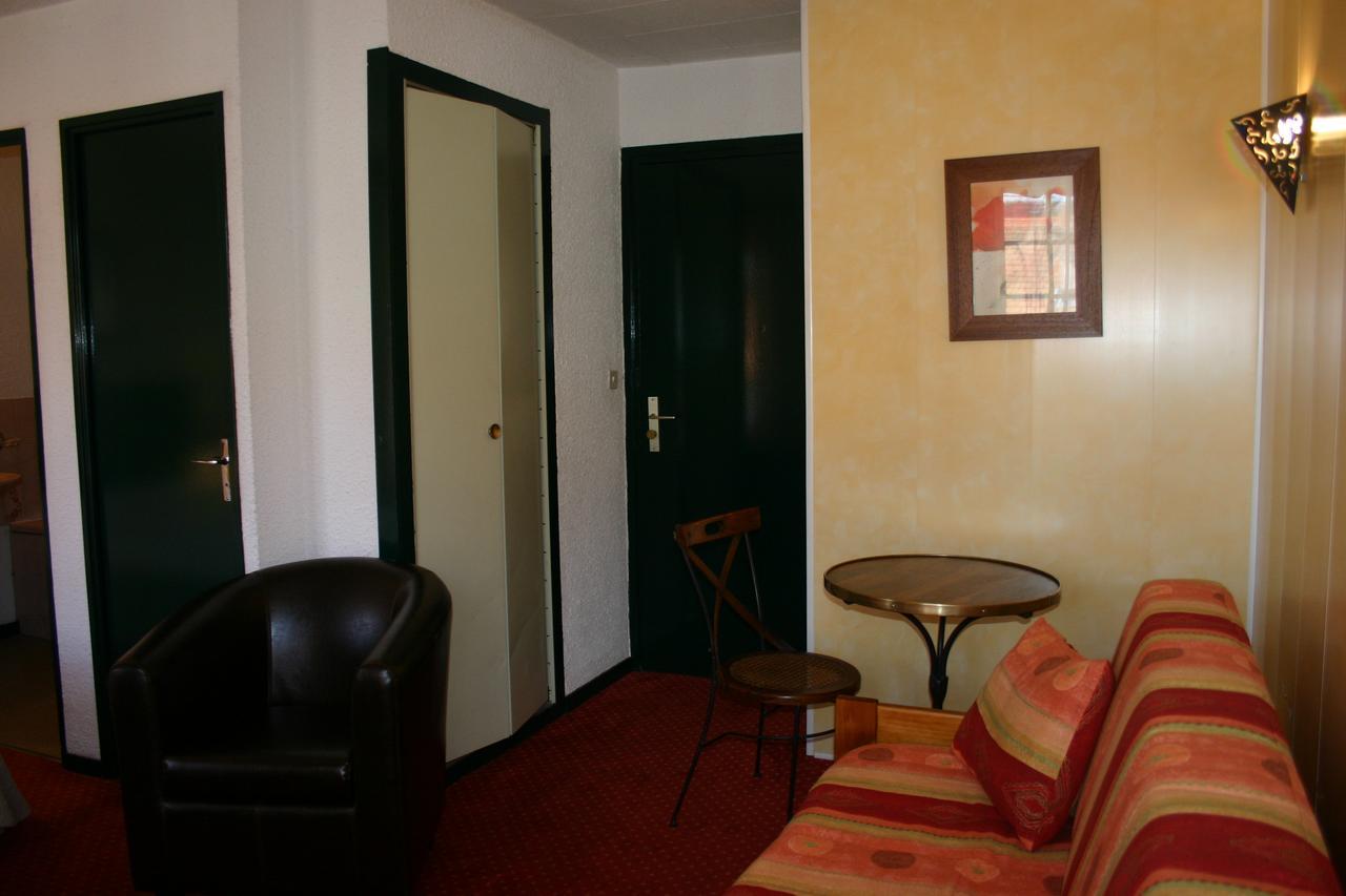 Le Ponant Hotell Pradelles Exteriör bild